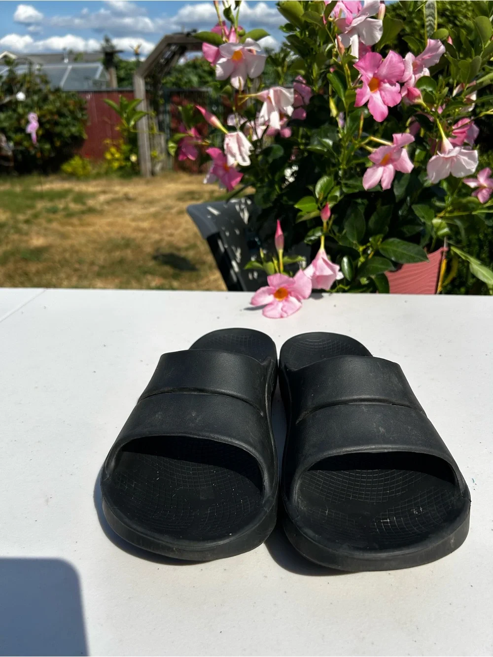 Oofoos Unisex’s Black Men's and Women’s Slide Sandals Size M9,W11